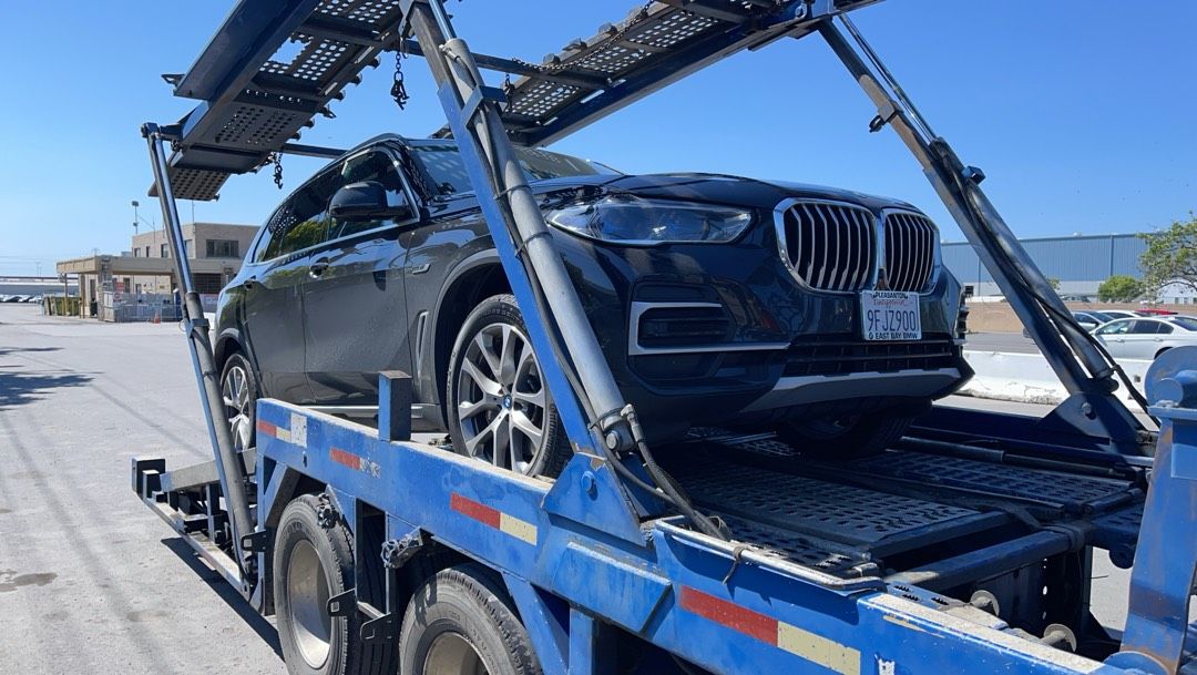 BMW X5 prepared for multimodal delivery from the USA to Georgia