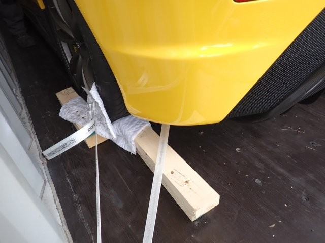 Protective securing of the Ferrari F12 TDF body during loading