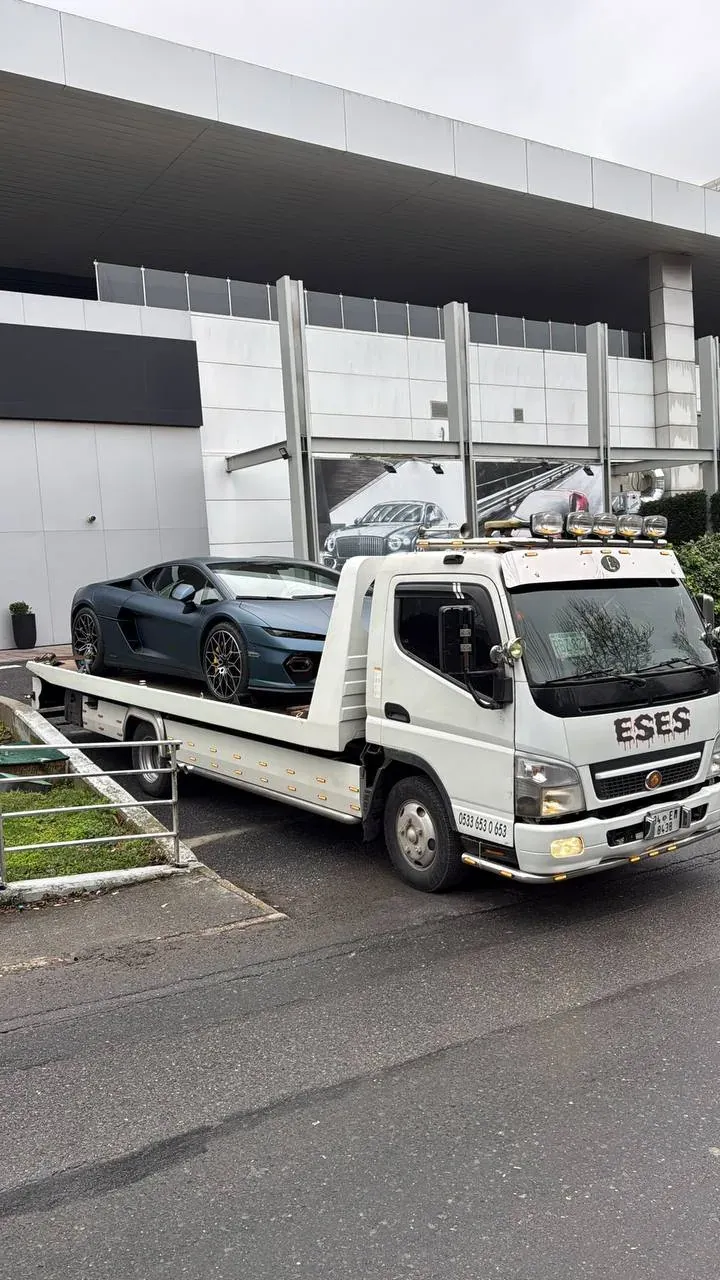 Blue Lamborghini Temerario prepared for protected international transport